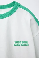 T-SHIRT À INSCRIPTION IMPRIMÉE EN RELIEF