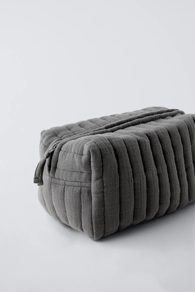 TEXTURED POUCH