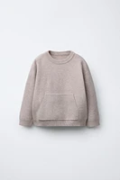 PULL EN MAILLE À POCHE