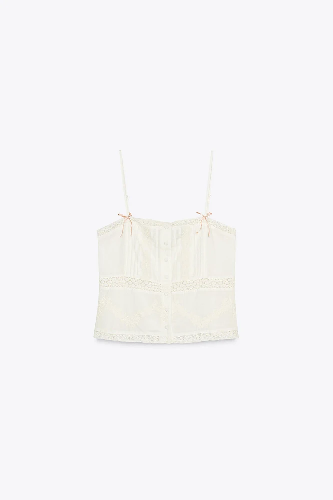 TOP BRODÉ AVEC LACETS