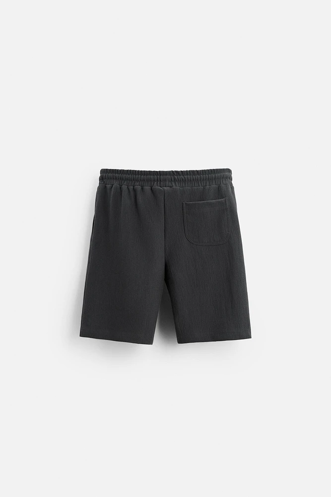 TEXTURED JOGGER SHORTS