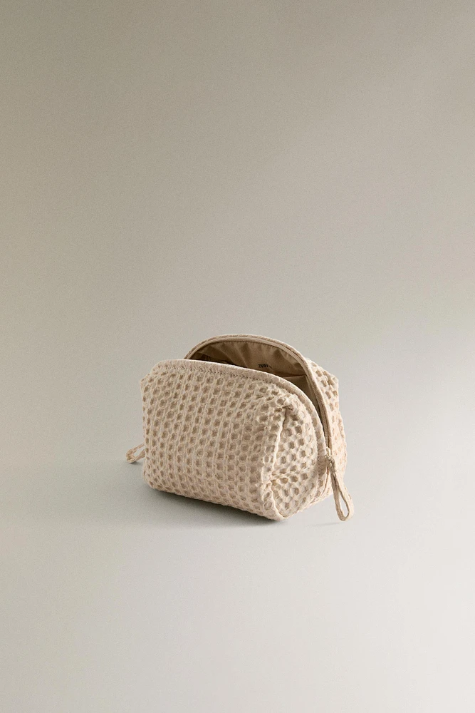 WAFFLE-TEXTURE FABRIC TOILETRY BAG