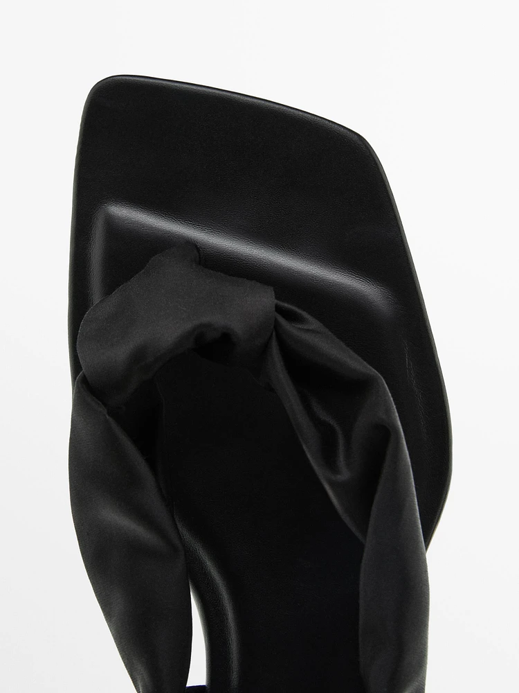 Sandales plates avec nœud en satin - Limited Edition