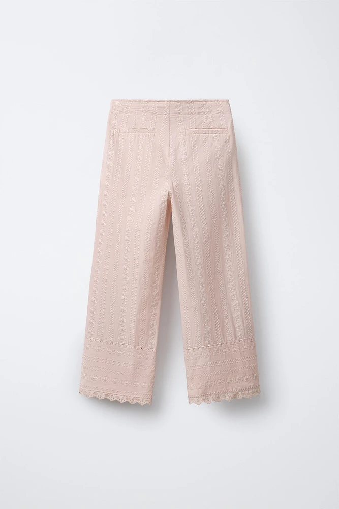 PANTALON DROIT À BRODERIES