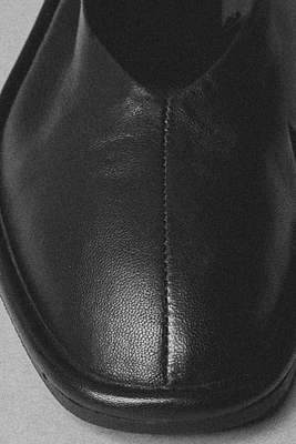 LEATHER BALLERINAS