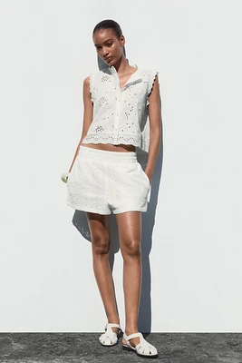 EMBROIDERED EYELET TOP