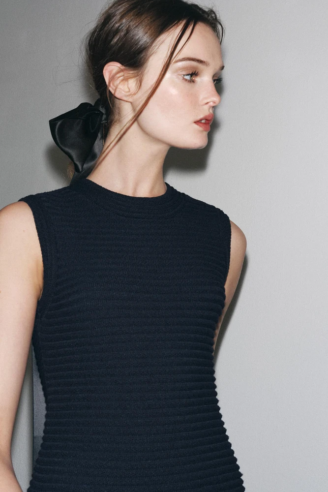 ROBE EN MAILLE QUADRILLÉE À FRANGES