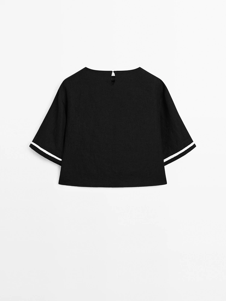 Blouse with contrast embroidery
