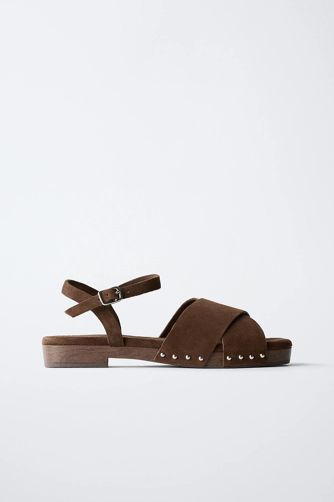 LEATHER CLOGS WITH THIN SOLE