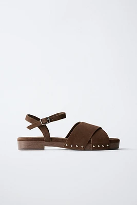LEATHER CLOGS WITH THIN SOLE