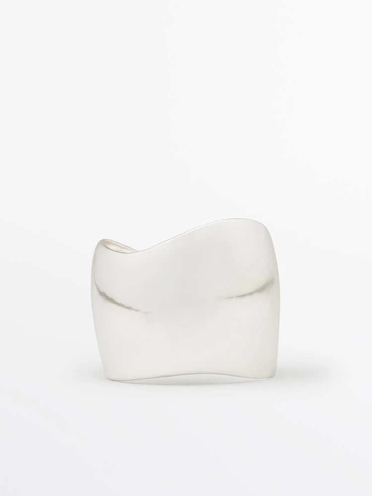 Wide rounded bracelet