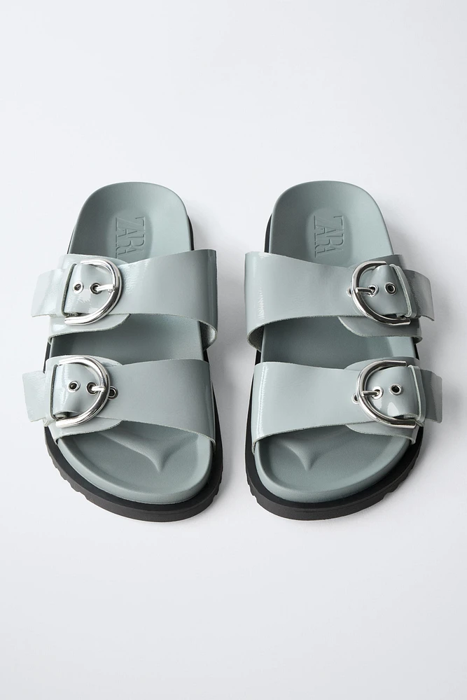 PATENT LEATHER BUCKLE SANDALS