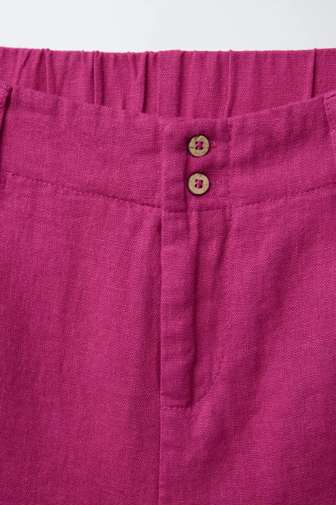 BERMUDA À BOUTONS AVEC LIN
