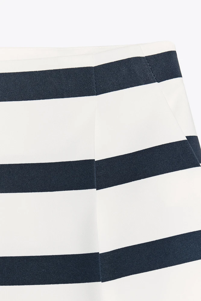 PLEATED STRIPED SHORTS