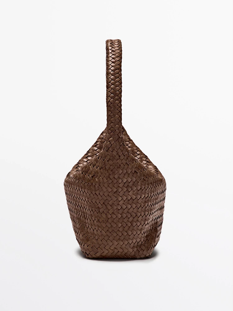 Sac seau tressé en cuir nappa