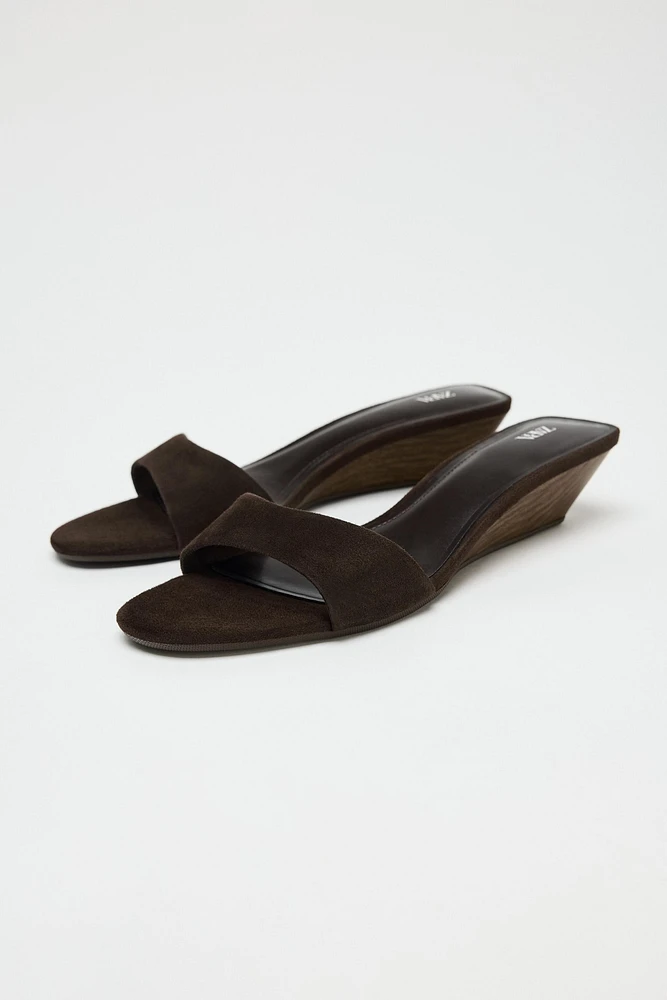 SUEDE WEDGE SANDALS