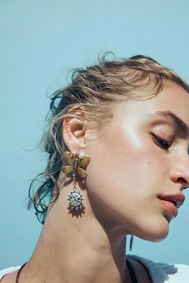 BUTTERFLY CONTRAST EARRINGS