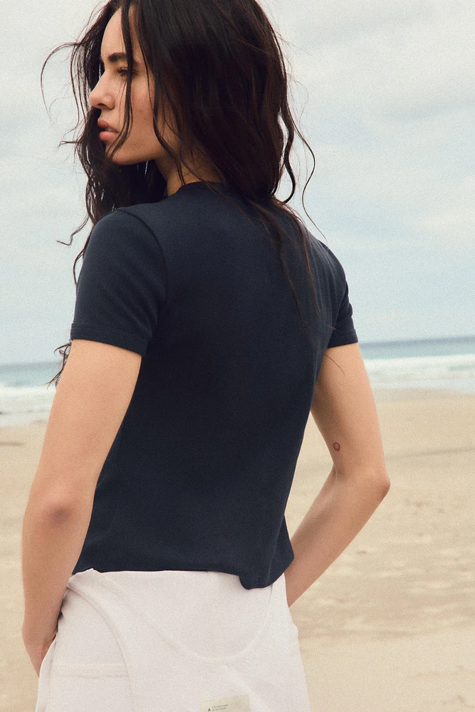 BACK SEAMED T-SHIRT