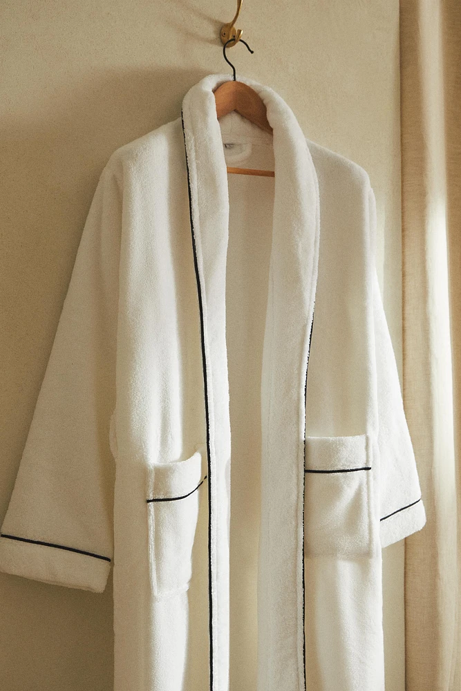 (400 GXM²) BATHROBE WITH PIPING