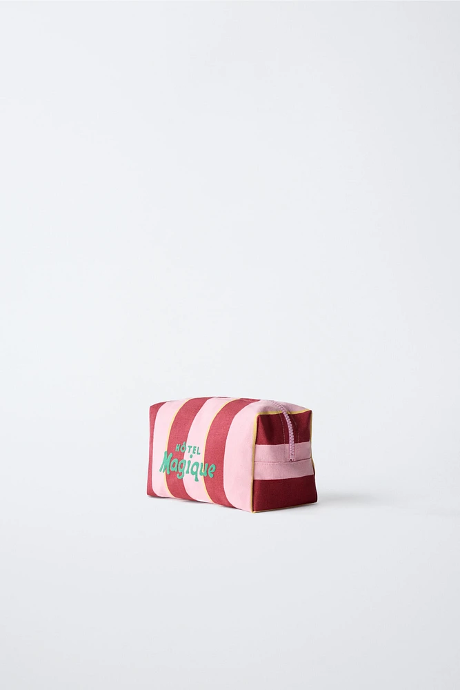 TROUSSE RAYURES HÔTEL MAGIQUE © X ZARA