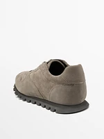Contrast sneakers