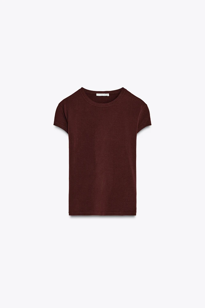 T-SHIRT AJUSTÉ À MANCHES COURTES