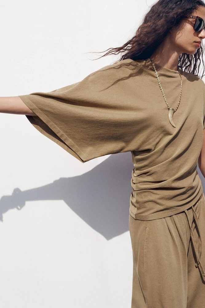 T-SHIRT ASYMÉTRIQUE DÉLAVÉ