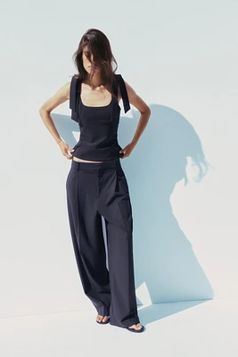 BOW DETAIL STRETCH TOP