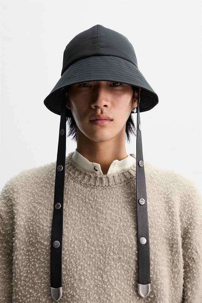 TECHNICAL BUCKET HAT X NANUSHKA