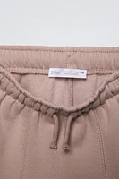 Elastic waistband pants. Adjustable Front drawstring. raised seam detail. Warm and soft interior.