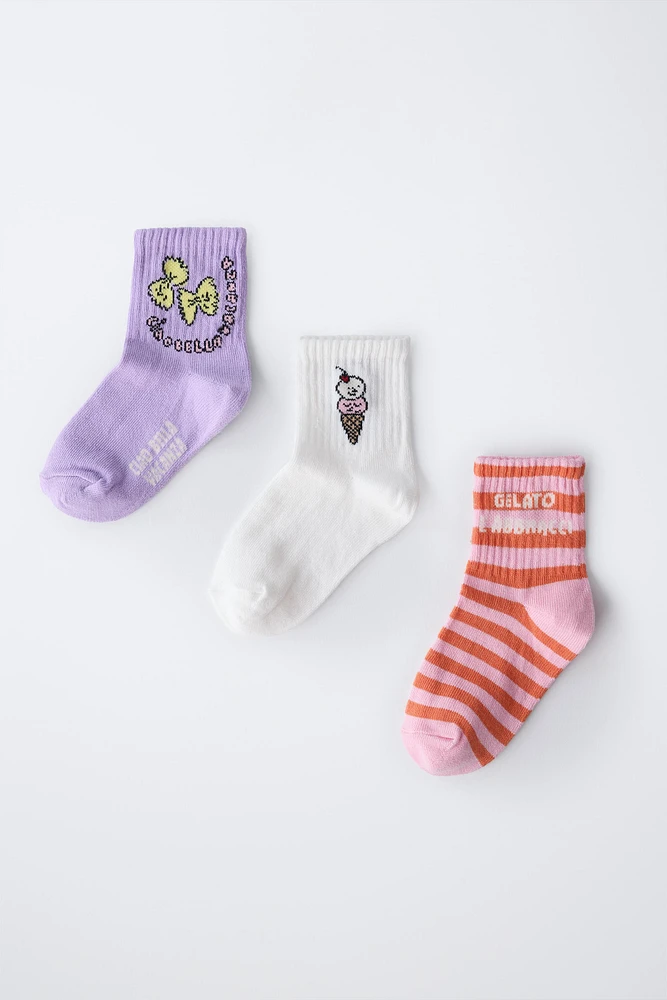 THREE-PACK OF ICE CREAM AND STRIPED PRINT SOCKS