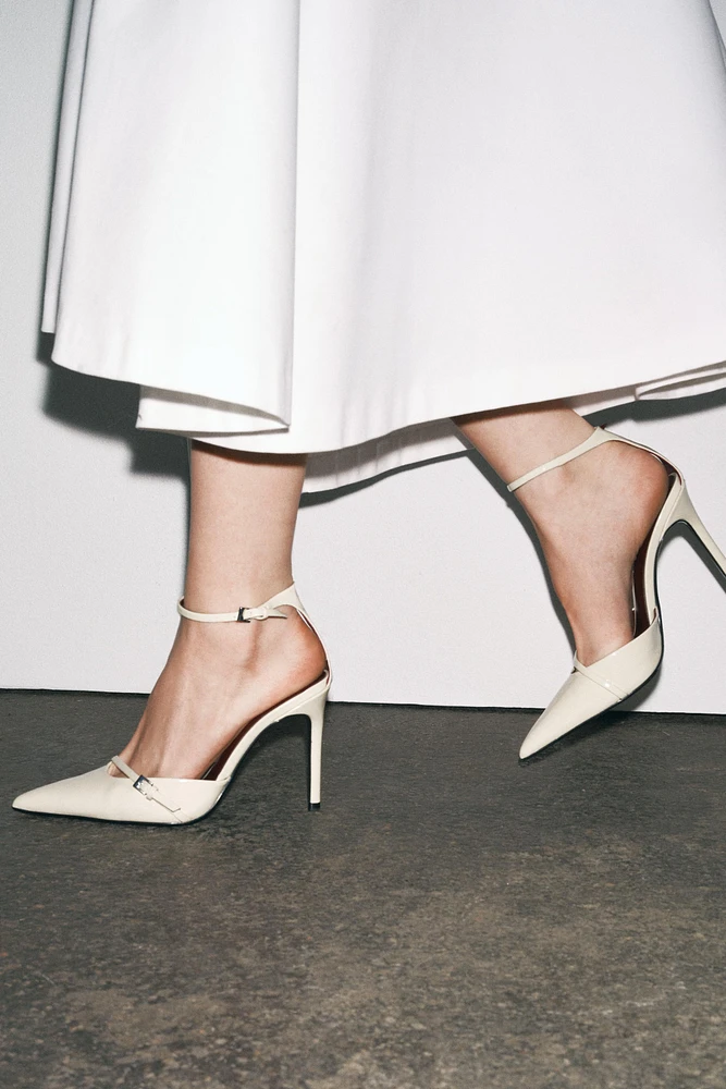 CHAUSSURES EFFET VERNI AVEC BRIDE