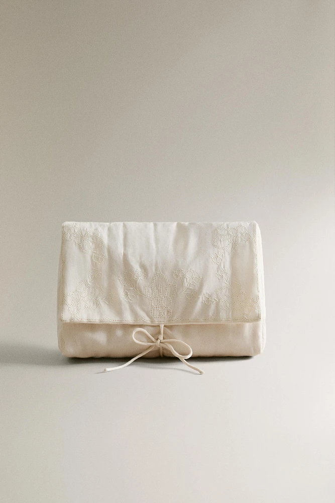 QUILTED EMBROIDERED TOILETRY BAG