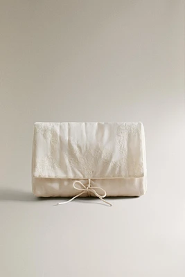TROUSSE DE TOILETTE BRODERIE MATELASSÉE