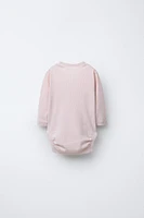 LOT DE DEUX BODYS COL KIMONO EN LAINE MÉRINOS AVEC MINAUDIÈRE