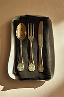 3-PIECE FLATWARE SET WITH DECORATIVE ENGRAVED DESIGN