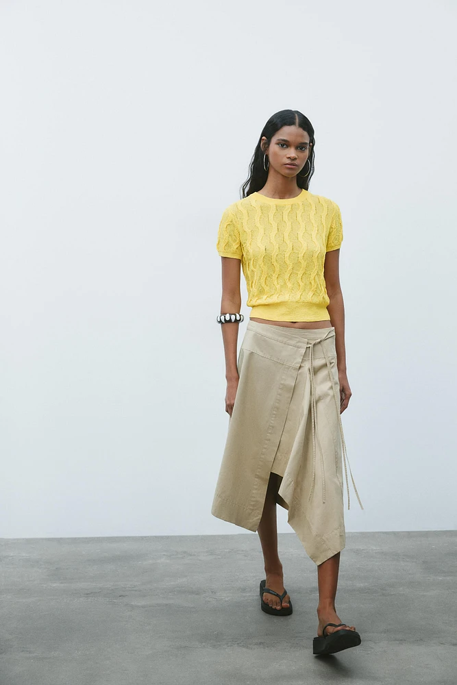 TEXTURED KNIT TOP