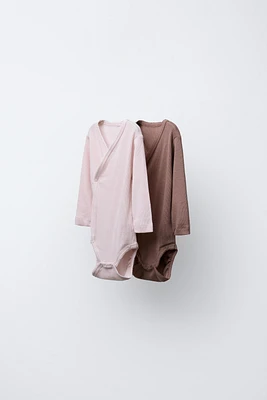 LOT DE DEUX BODYS COL KIMONO EN LAINE MÉRINOS AVEC MINAUDIÈRE