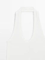 Top slim à encolure américaine effiloché