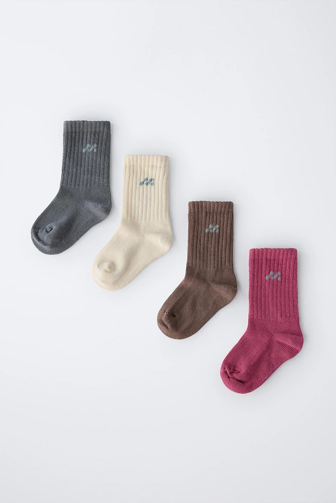 LOT DE QUATRE CHAUSSETTES AVEC LOGO