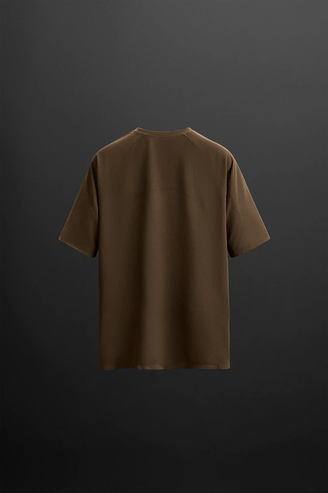PERFORATED STRUCTURE T-SHIRT