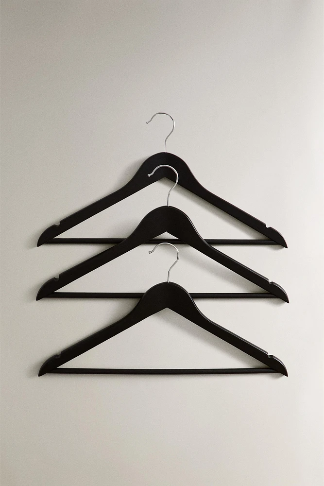 LACQUERED WOODEN HANGER (SET OF 3)