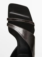 Sandales à talon asymétriques