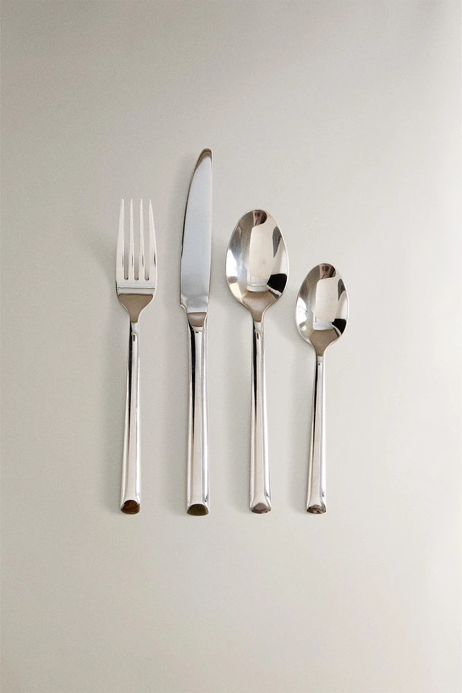 ENSEMBLE COUVERTS 4 PIÈCES ACIER FORGÉ