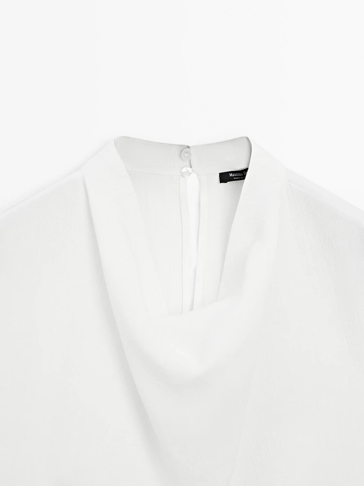 Blouse fluide à col drapé