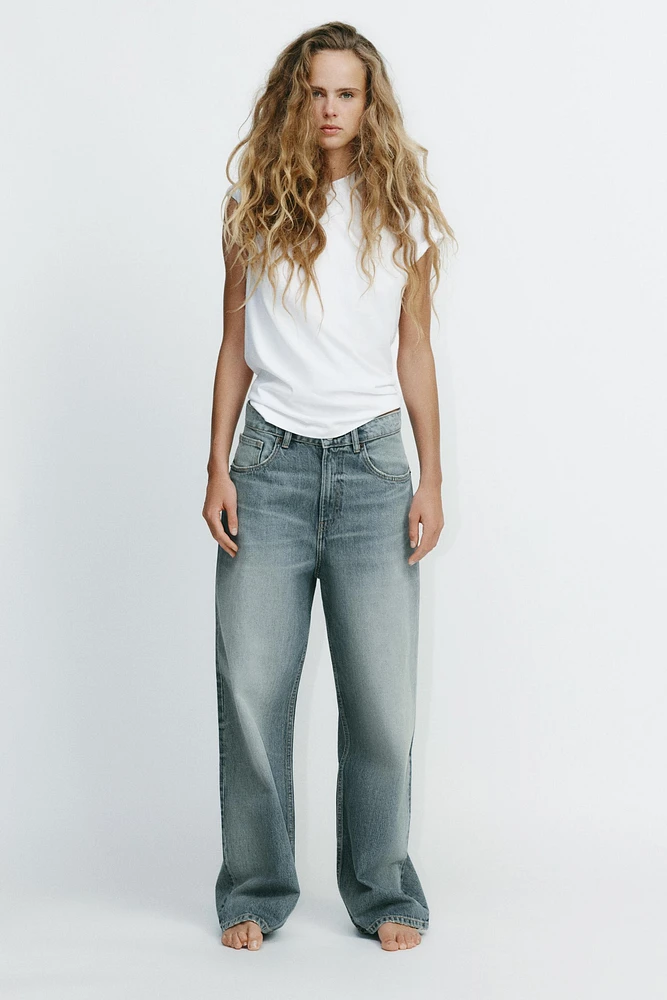 RELAXED OVERSIZE HIGH-WAISTED JEANS