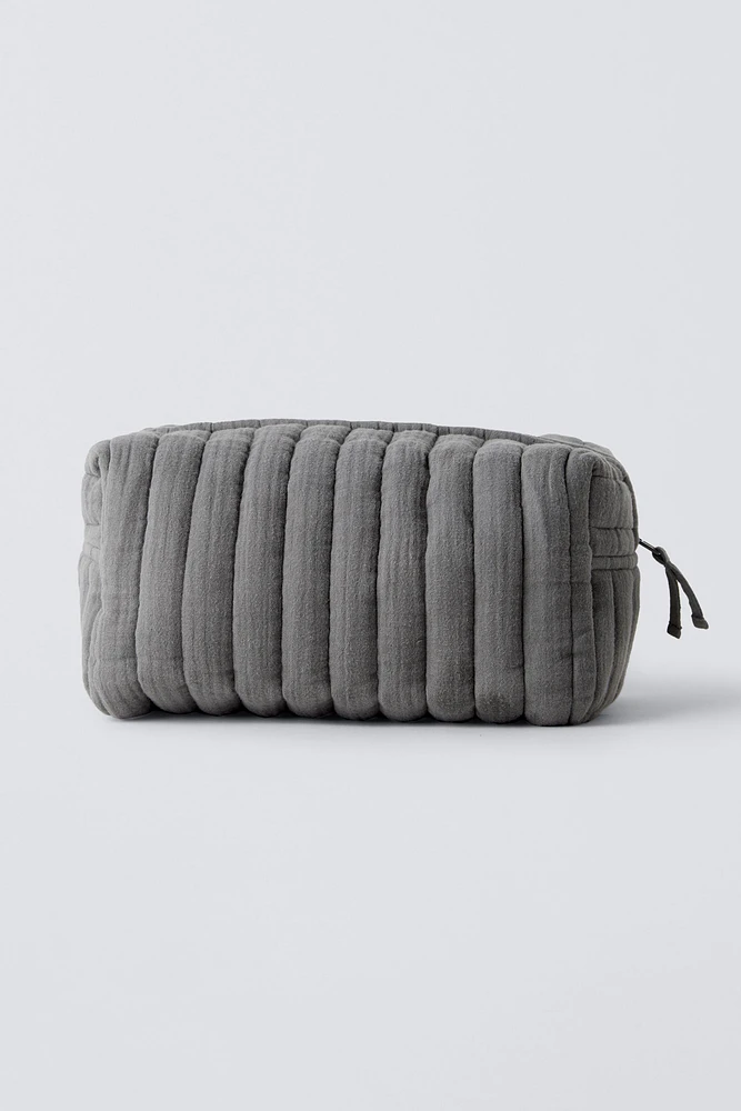 TEXTURED POUCH