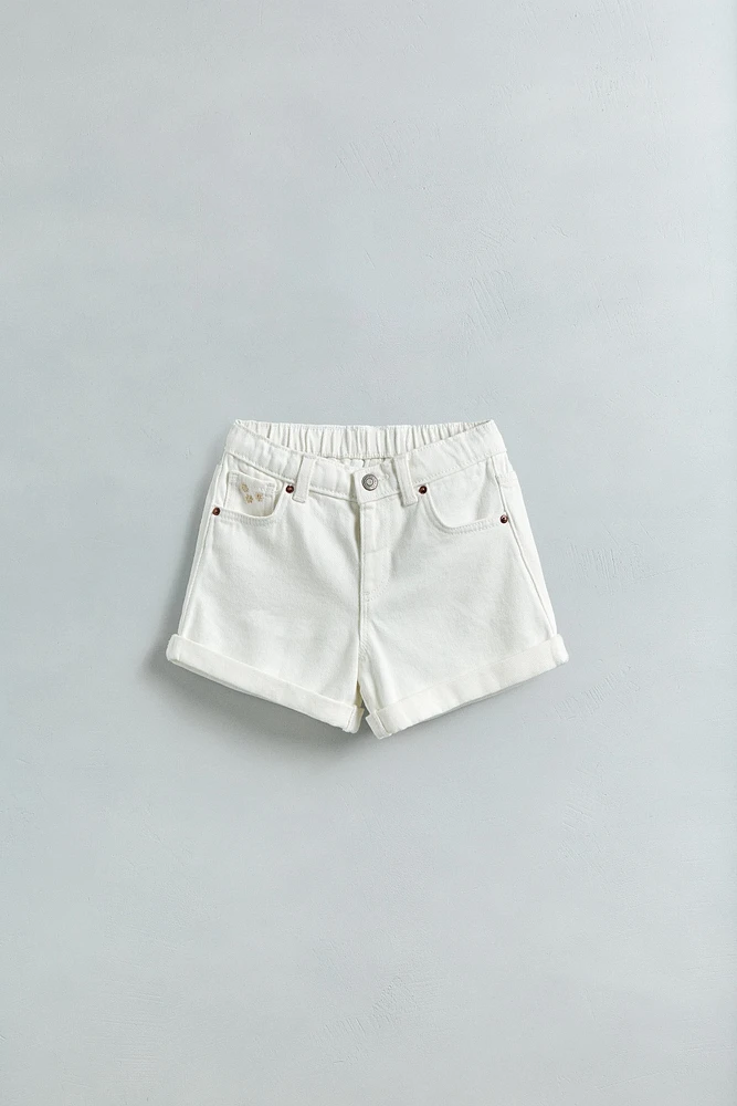 EMBROIDERED FLOWER DENIM SHORTS