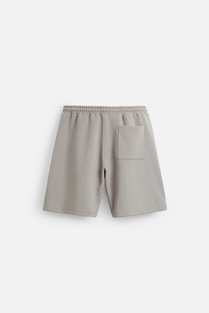 BERMUDA DE JOGGING OVERSIZE TECHNIQUE
