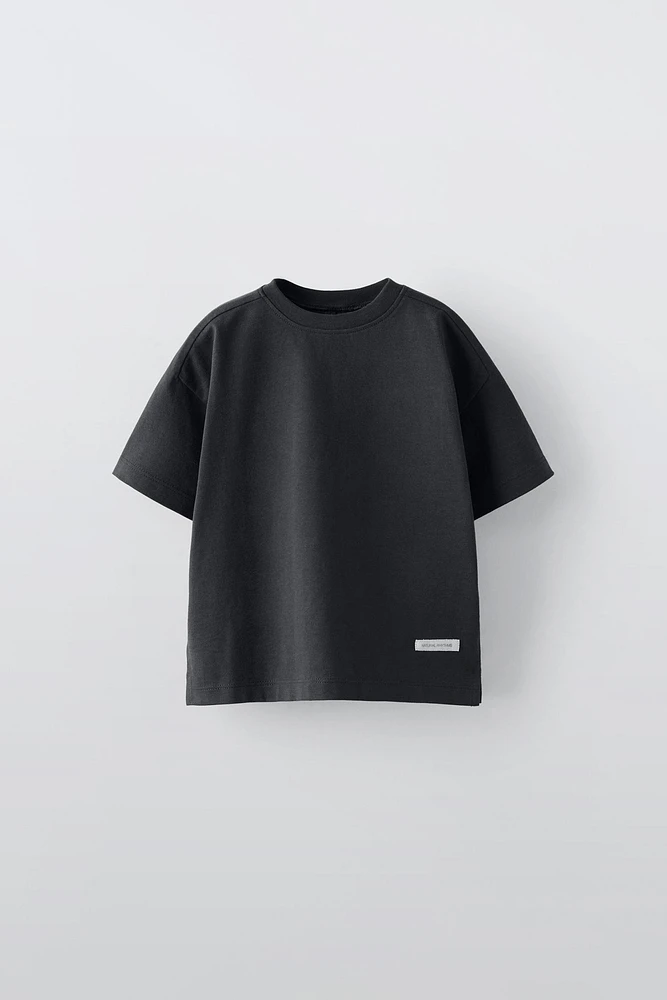 MEDIUM WEIGHT LABEL T-SHIRT